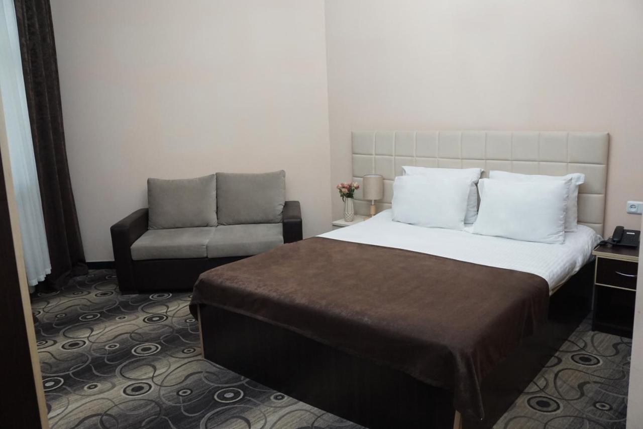 Hotel Nor Erivan Exterior foto